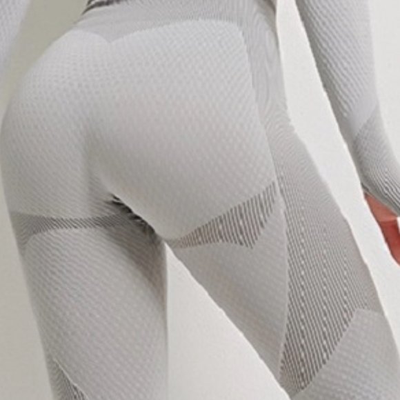 Fitness Fashion Activewear - 3 piece set New form hugging stretchable fabric - Picture 14 of 15